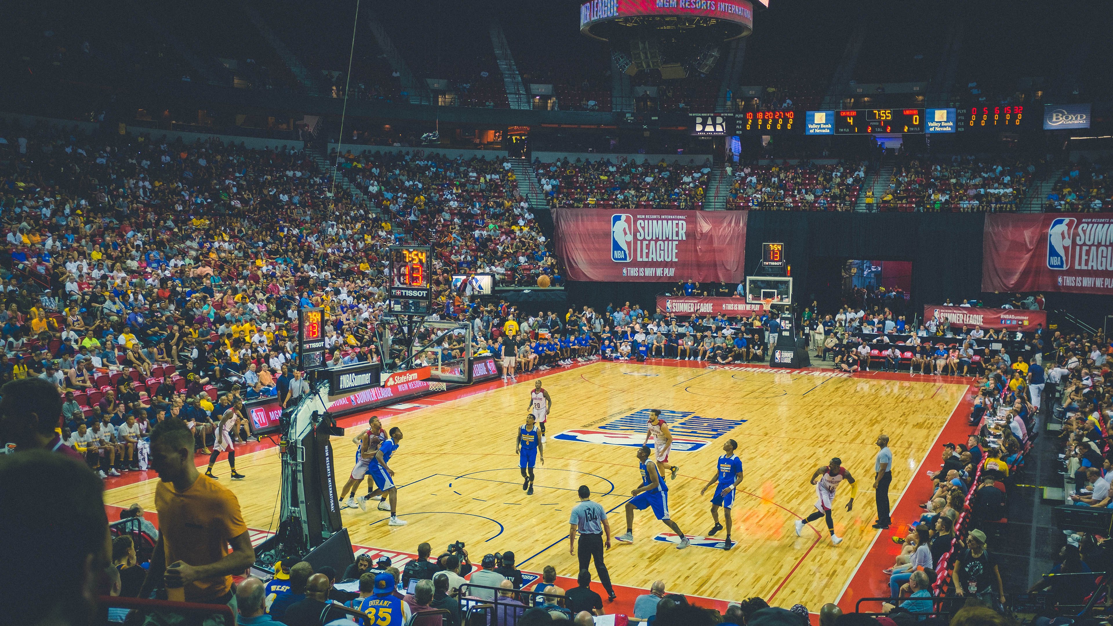 开云体育官网-欧冠半决赛之夜，哈登展现巨星价值